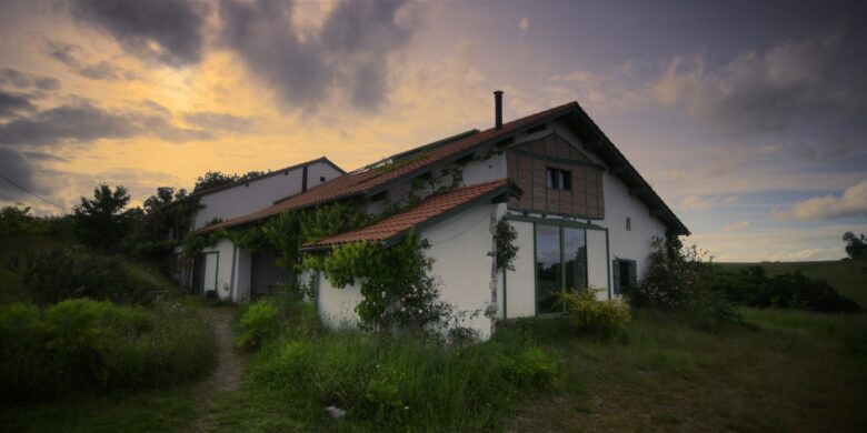 Home review Apple TV+: A sprawling 17th-century home in France gets remade on the inside.