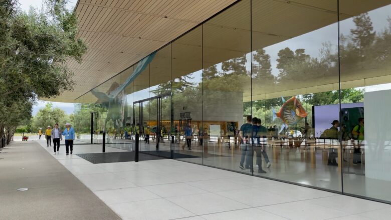 The back side of the Visitor Center is an Apple Store where you can buy exclusive Apple-branded shirts and merchandise.