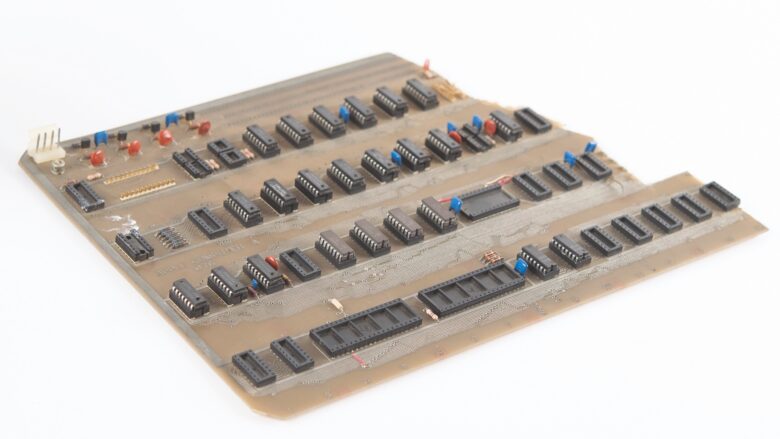 Apple-1 prototype that Steve Jobs used to seal the deal could be yours