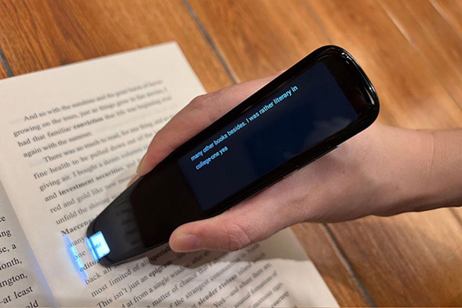 Get text or spoken translations from 112 languages in an instant with this scanner.