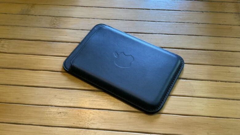 Apple Leather Wallet with MagSafe looks great