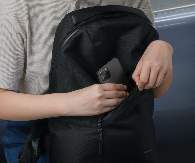 You can keep everything zipped up for extra security.