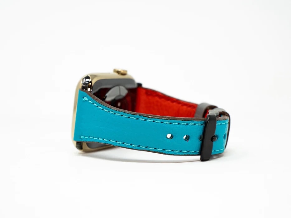 It's not just supple Italian leather, it's two eye-catching colors.