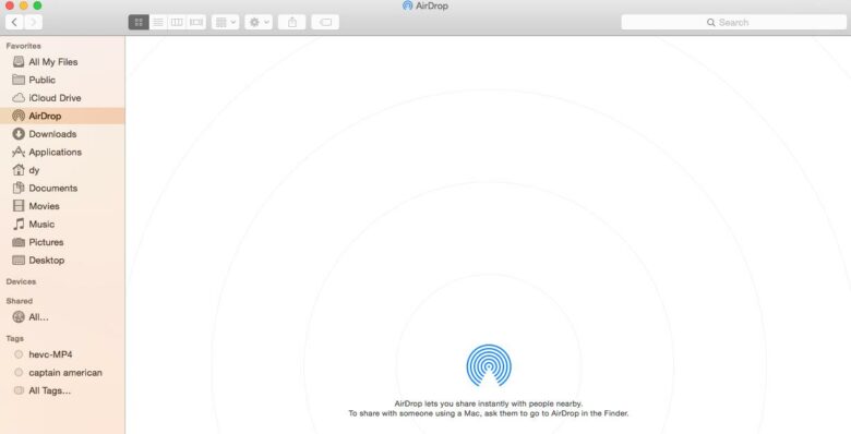 Screenshot, der zeigt, wie man das Ziel-iPhone-Gerät in AirDrop auswählt