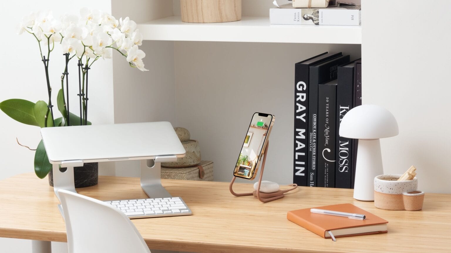 Courant Mag:2 is the most elegant iPhone stand yet