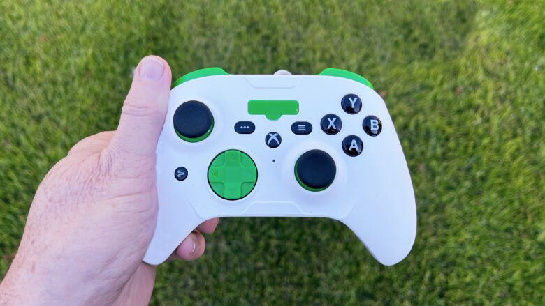 This iPhone game controller is designed for Xbox Cloud Gaming [Review]