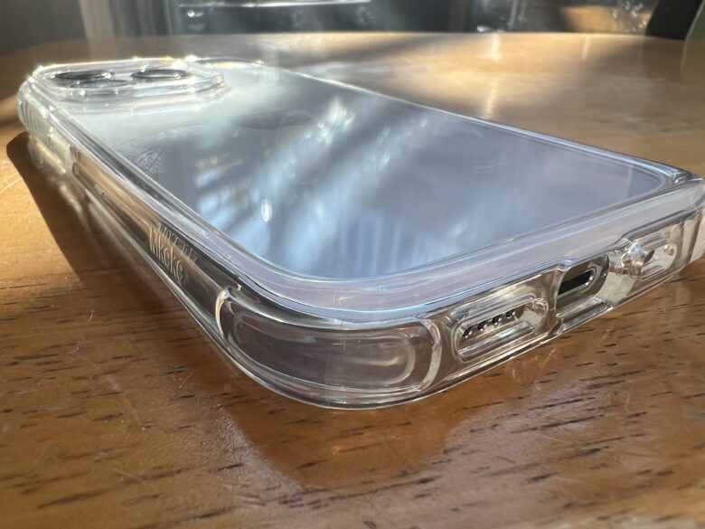 Corner bumper of Mkeke clear iPhone 14 case