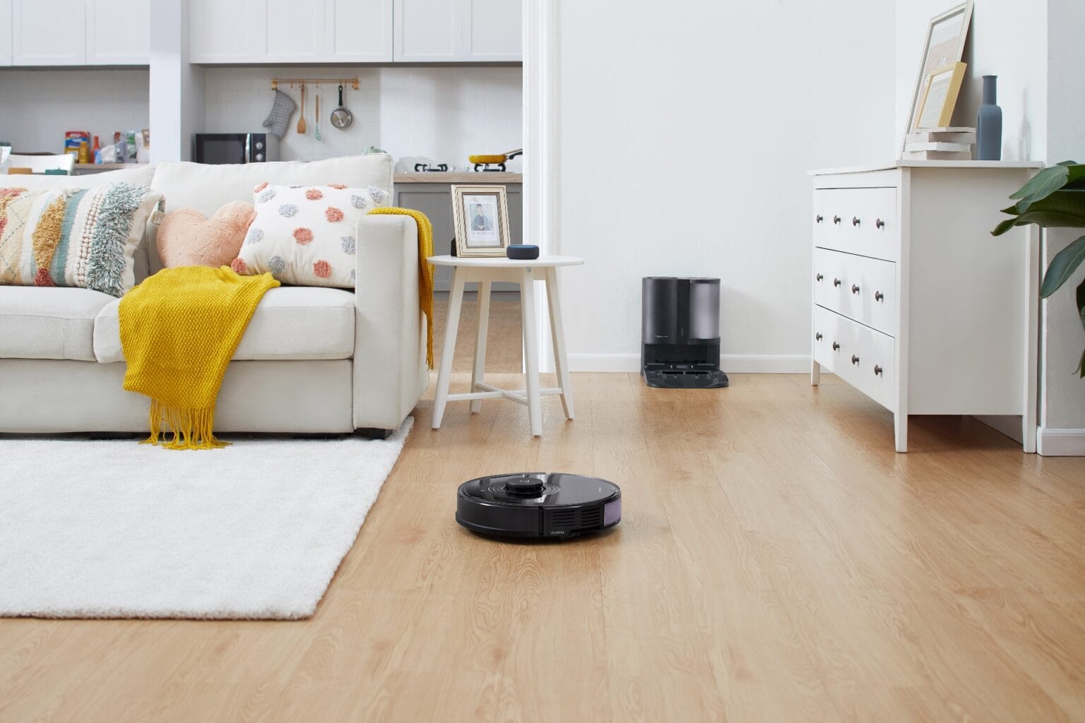 The Roborock S7+ can automatically switch from mopping floors to vacuuming carpets.