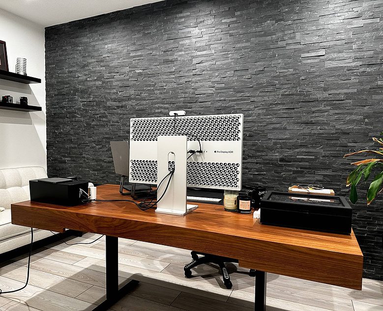 Photos almost always show the front of the Pro Display XDR, not the back.