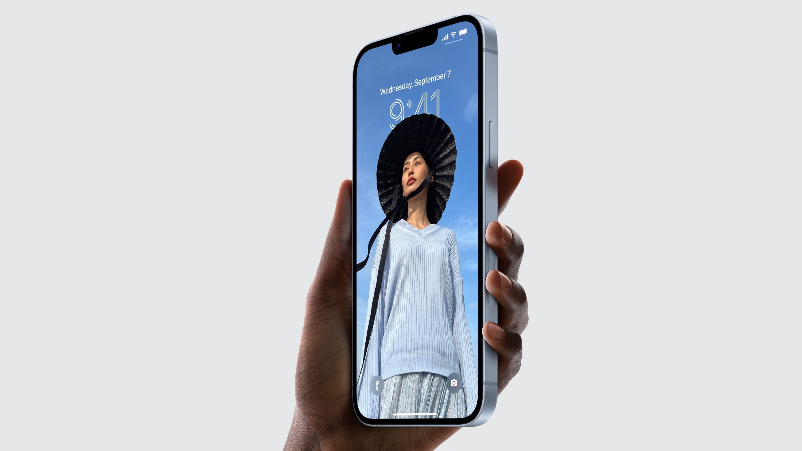 iPhone 14 Plus has a 6.7-inch screen and a long battery life.