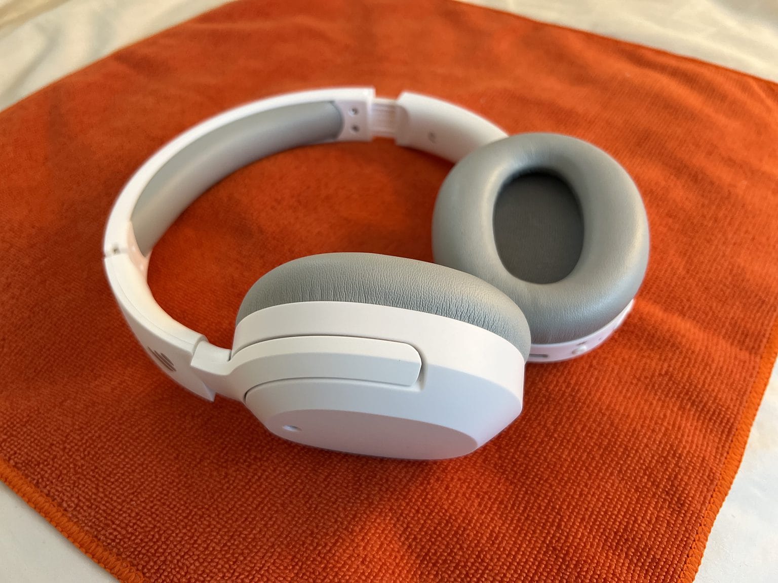 Want solid headphones without breaking the bank? Consider Edifier's W820NB.