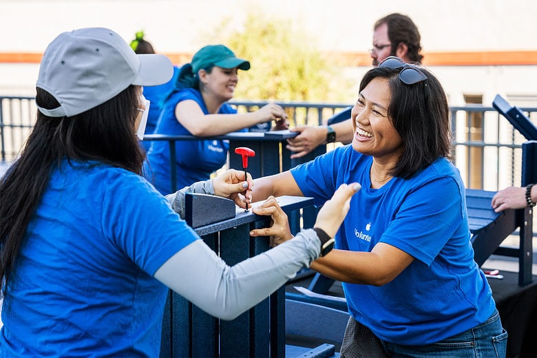 Apple staff volunteered at a variety of events in 2022, from working on new affordable housing developments to river cleanups.