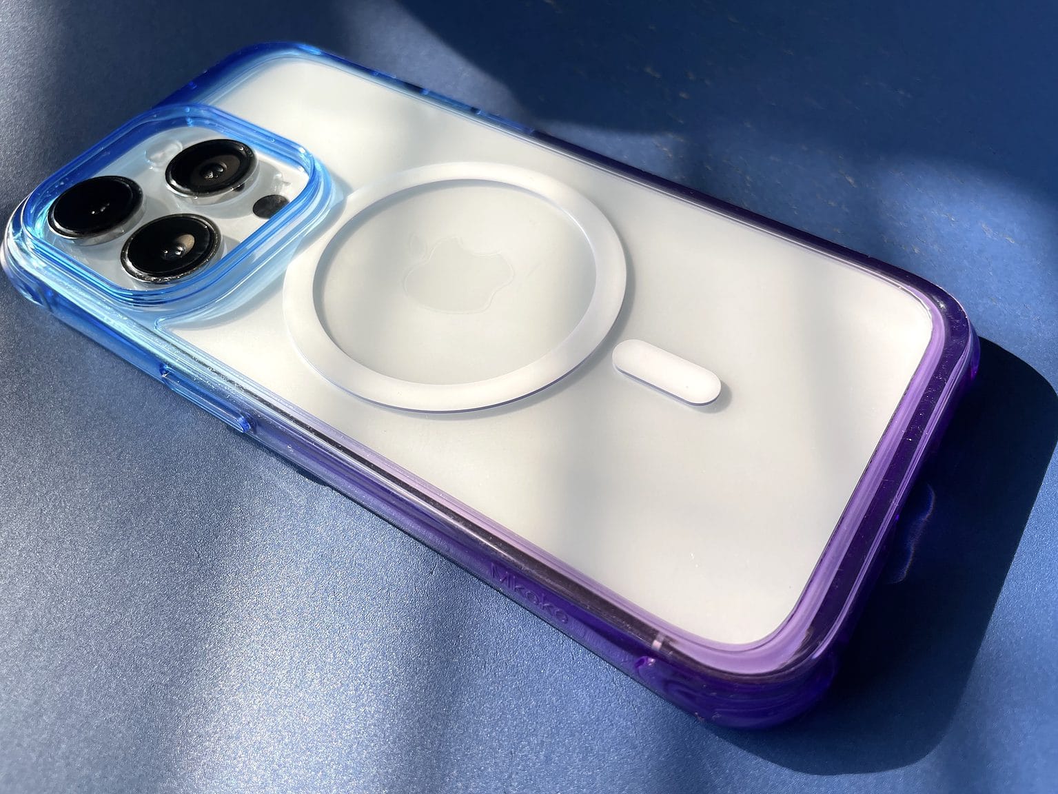 Mkeke's clear magnetic cases protect and show off iPhone 14 Pro and Pro Max.