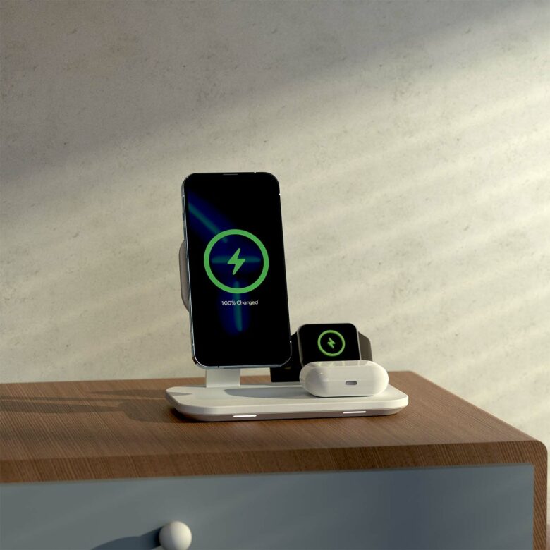 The Momax UD26 charges an iPhone, AirPods case and Apple Watch.