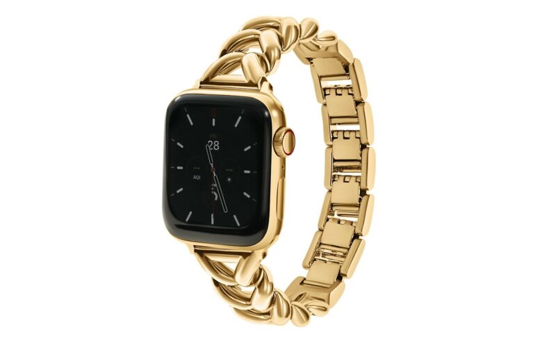 A Goldenerre steel Apple Watch band looks good, feels good and adjusts to fit your wrist.