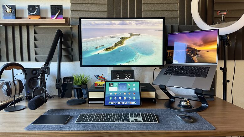 Maybe the right job will land you a tricked out MacBook Pro, Studio Display and all the other treats in this setup.