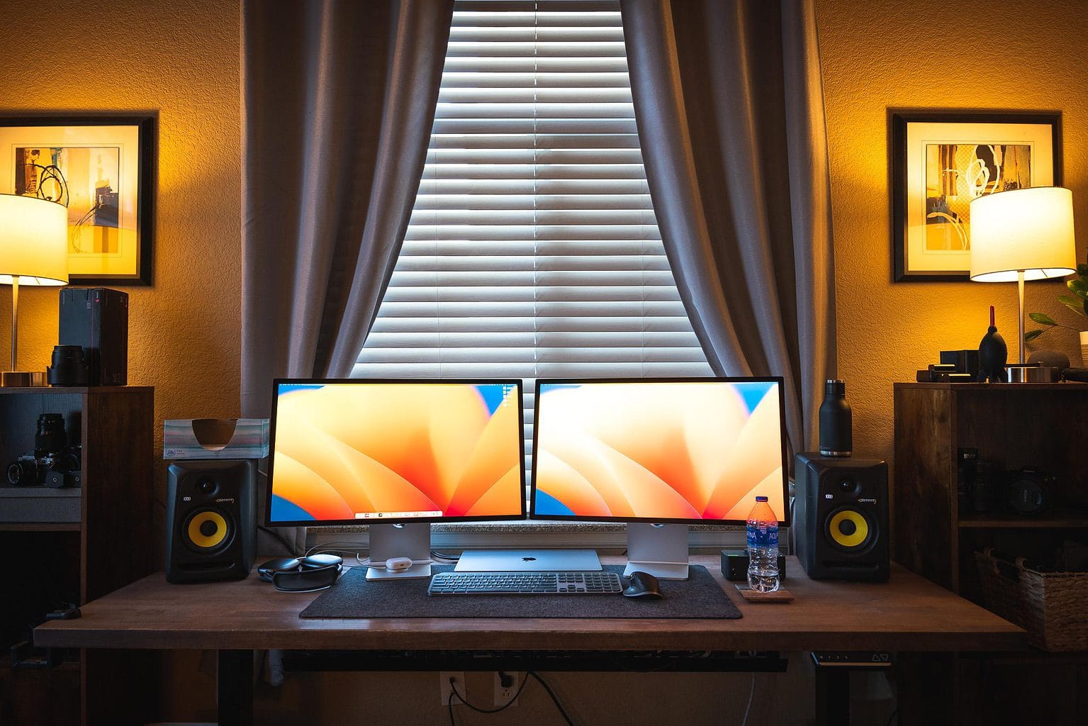 There's nothing like a warmly lit, super-symmetrical setup.