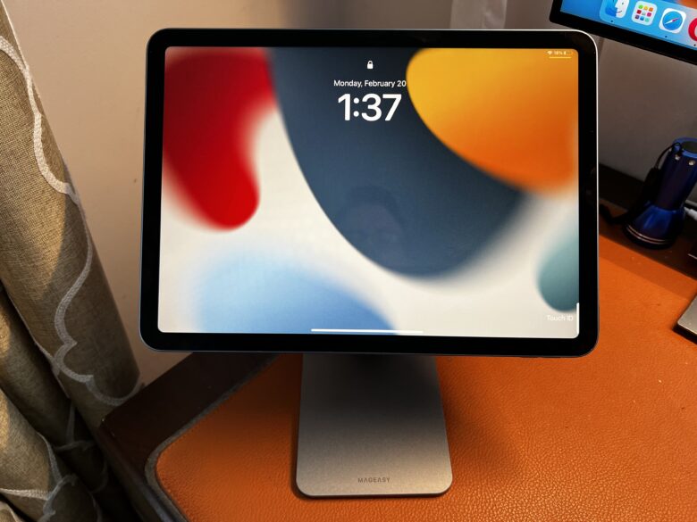 Hands-free iPad and iPhone use is easy with the Flipmount. And it's a simple way to add another display to your computer setup.