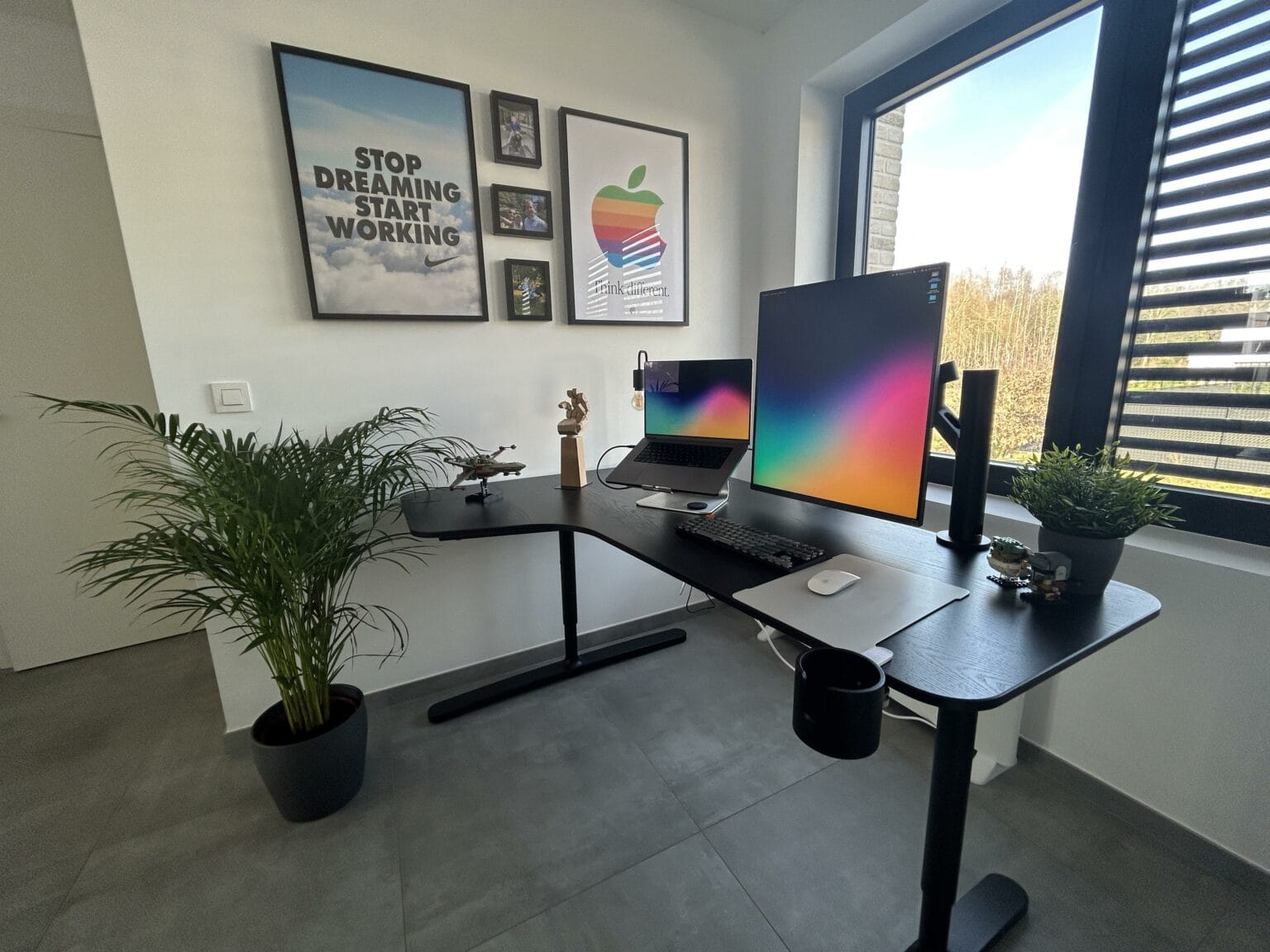 Another oddly shaped LG DualUp monitor finds a home in a Mac setup.
