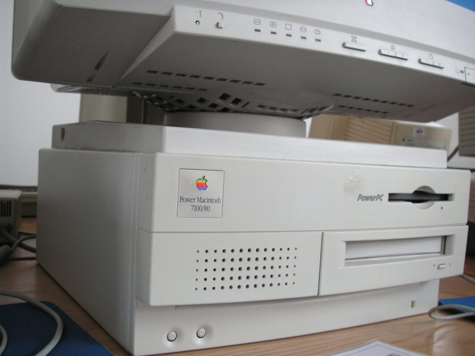 Power Macintosh 7100/80 sitting on a desk.