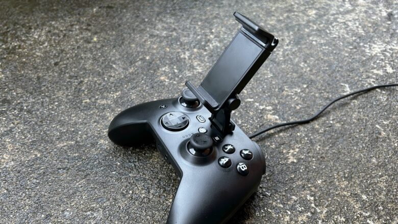 Game controller with useful iPhone mount