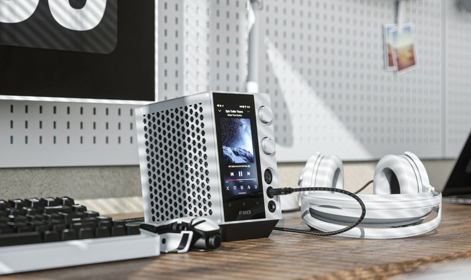 The FiiO R7 is designed to be the centerpiece of your desktop audio from all sources.