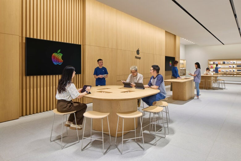 A roundtable format gives Today at Apple sessions a more-personalized feel.