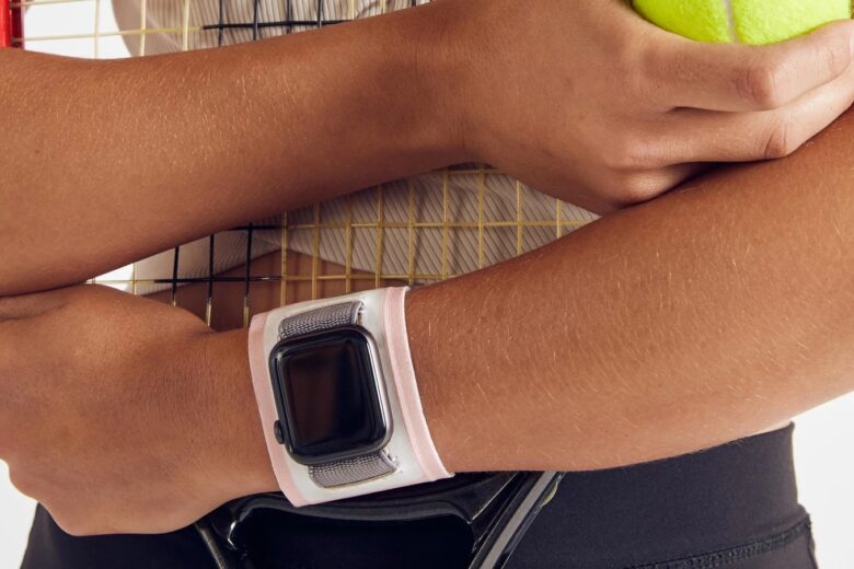 Bucardo Sport band for Apple Watch in pink and white.