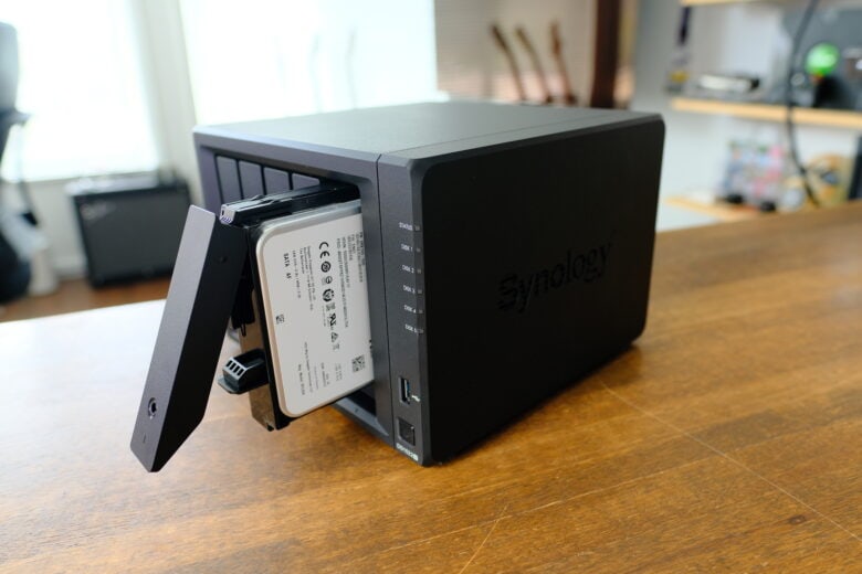 Synology 1522+ NAS hero with drive