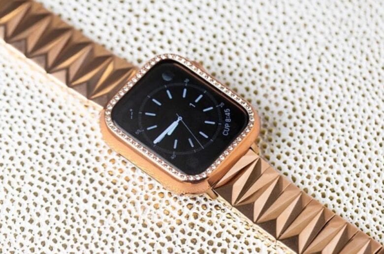 The rhinestone case offers maximum bling for Apple Watch. 