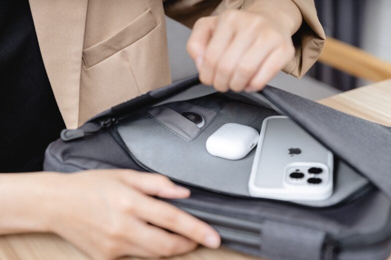 A cleverly hidden compartment in the SwitchEasy Urban MacBook Sleeve provides a place to put an AirTag.