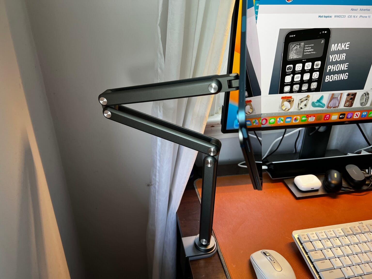 Foldable iPad mount proves stiff but useful [Review] Cult of Mac