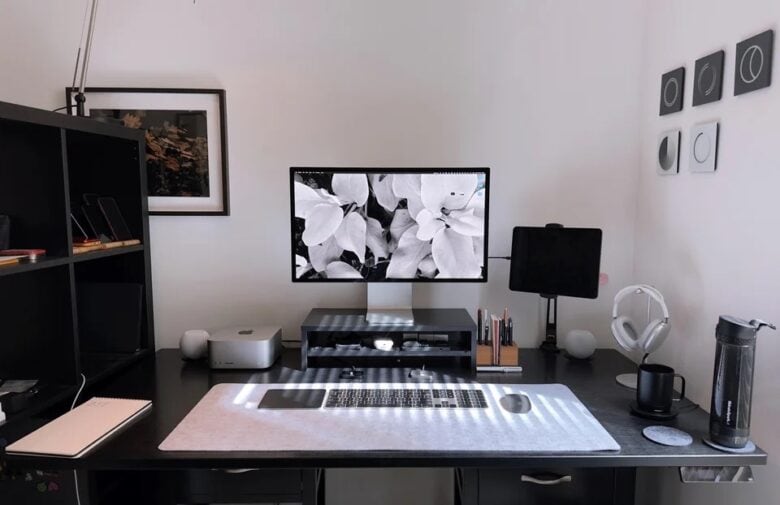 This setup is all Apple, all the time (not counting stuff Apple doesn't make).