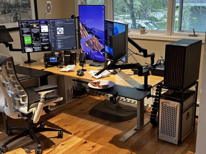 The user heartily recommends just one of the three mounts used for the Pro Display XDRs.