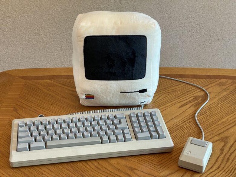 Throwboy Macintosh pillow with the original Macintosh Keyboard and Mouse