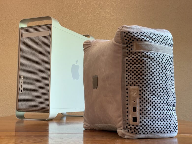 Throwboy Power Mac and Power Mac G5 side by side, from the front