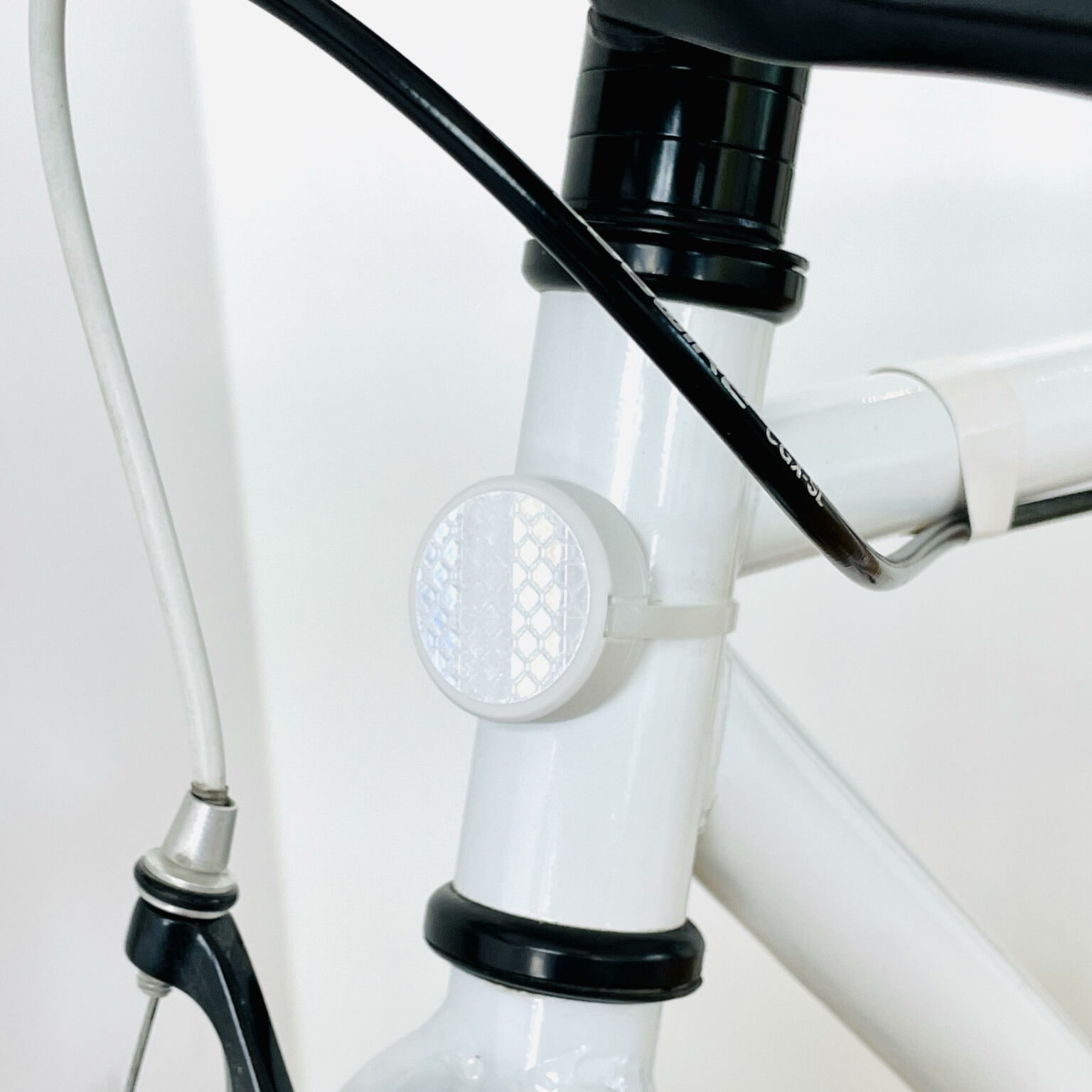 A great bike reflector with a hidden place for your AirTag