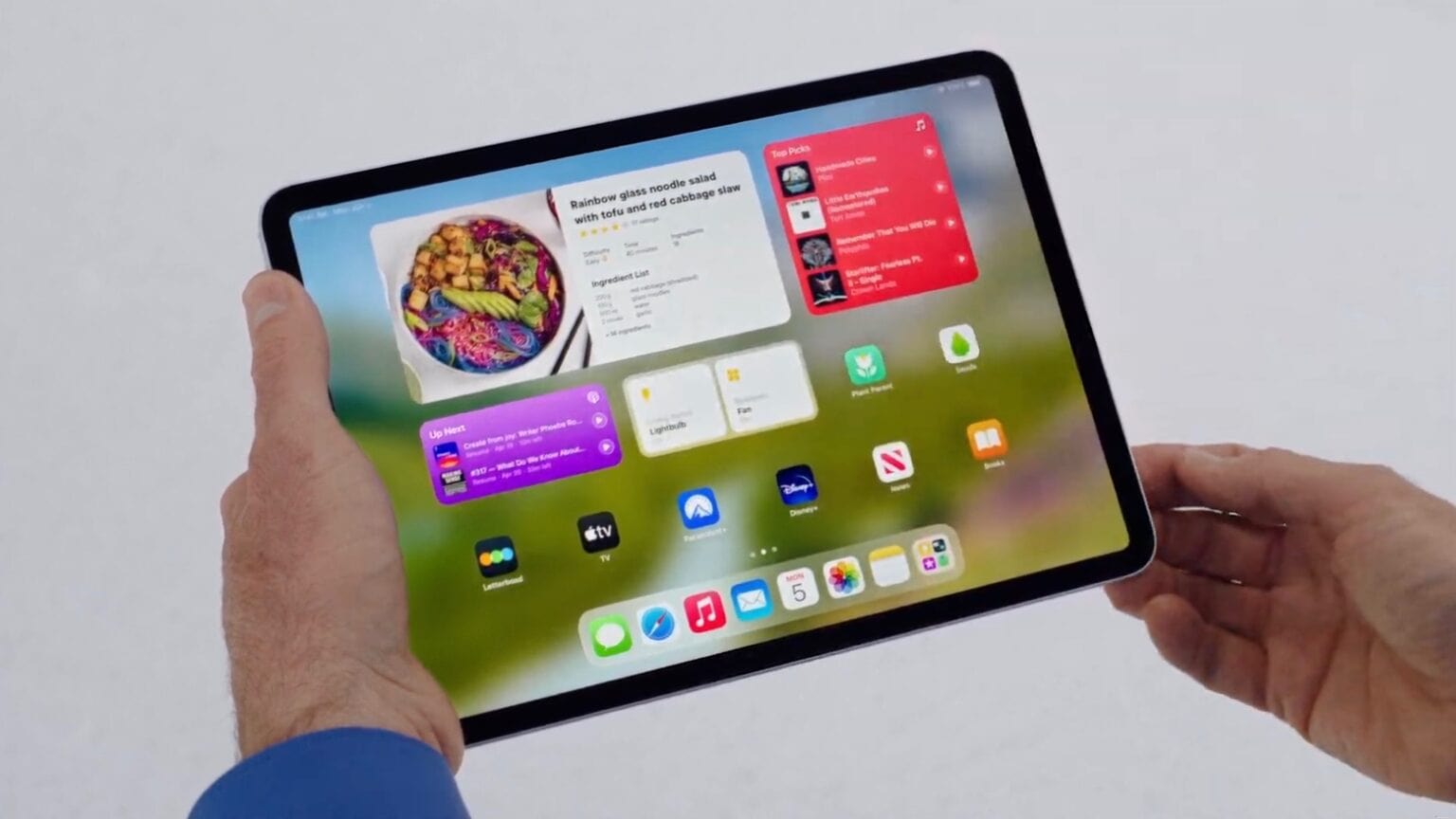 iPadOS 17 Home Screen