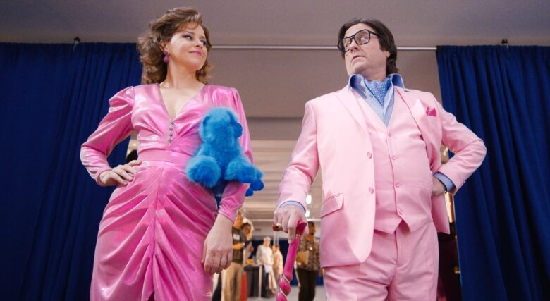 Elizabeth Banks and Zach Galifianakis in "The Beanie Bubble," premiering July 28, 2023 on Apple TV+.