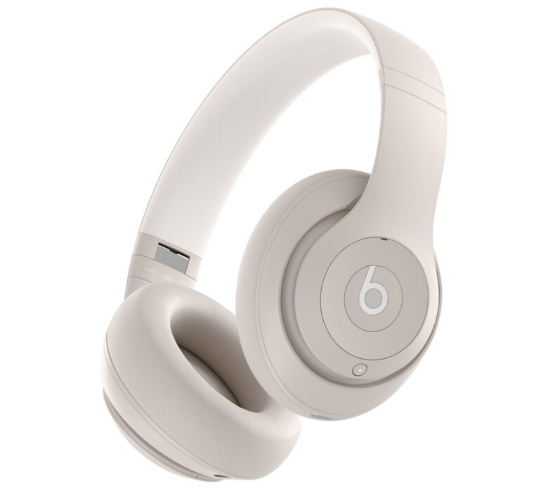 Beats Studio Pro in sandstone Beats Studio Pro improve greatly upon Beats Studio3, released in 2017.