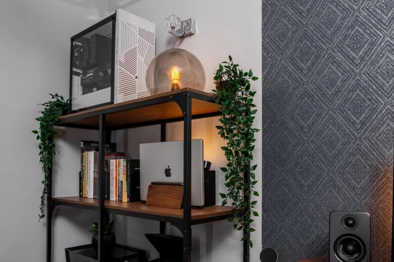 In this photo you can see the big custom PC on the top shelf as well as the cool Philips Hue Edison bulb.