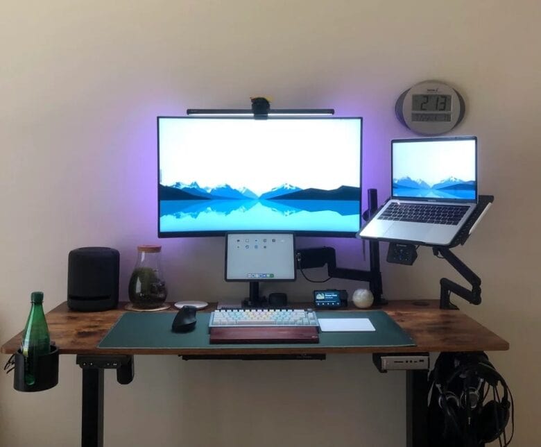See if you can spot the differences between the setup in the photo above and the setup in the photo below.