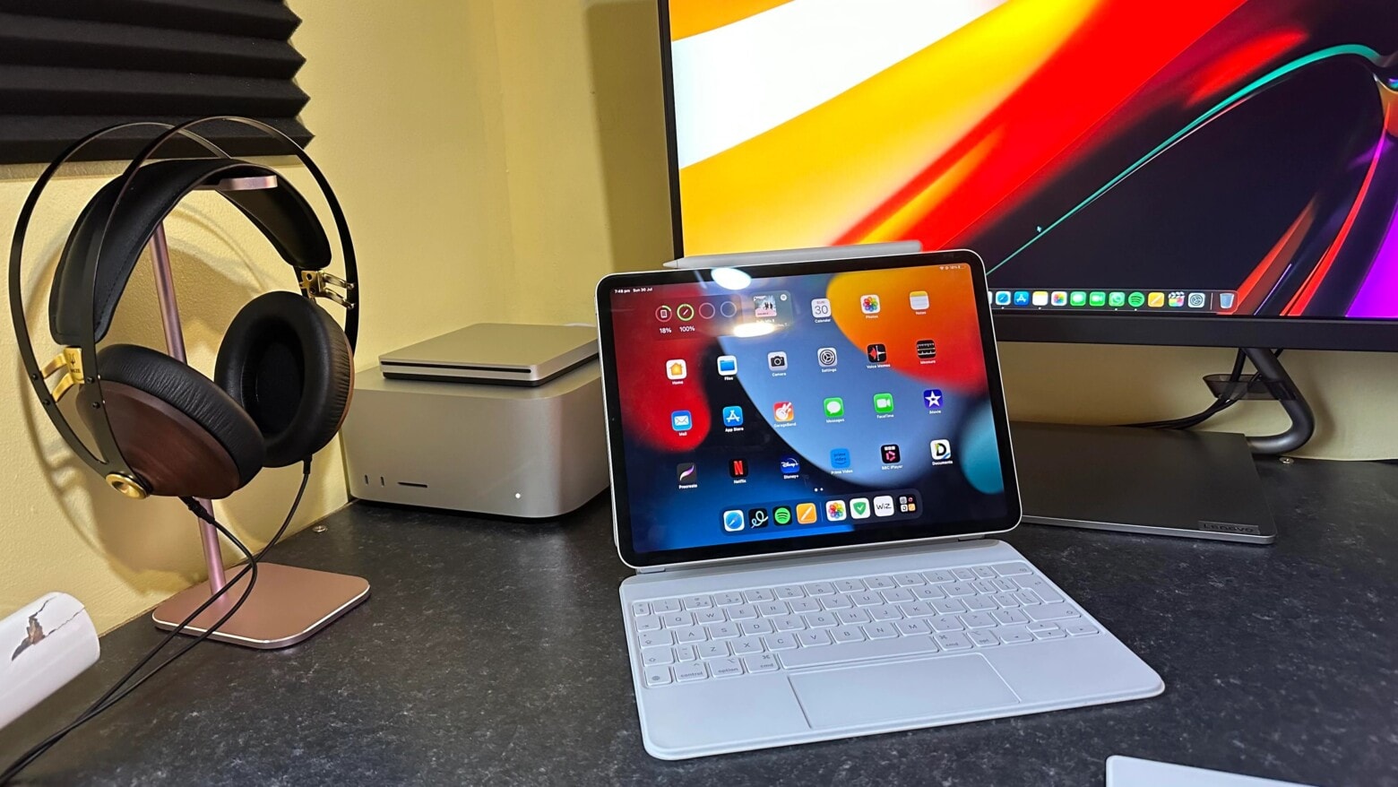 Is Magic Keyboard Folio for iPad too heavy? [Setups] Cult of Mac