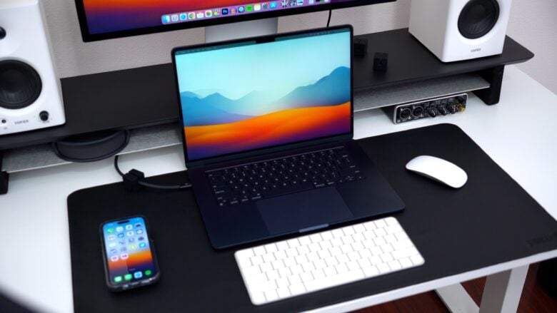 In addition to the Cinema Display, Wade uses a Magic Keyboard mini and a Magic Mouse 2 with his new M2 MacBook Air. 