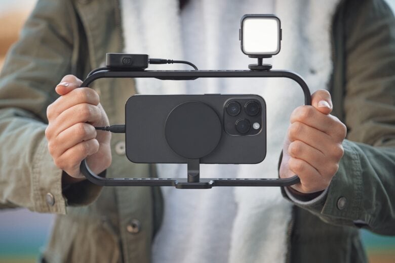 RØDE Wireless Pro and iPhone mounted on Moment Filmmaker Cage