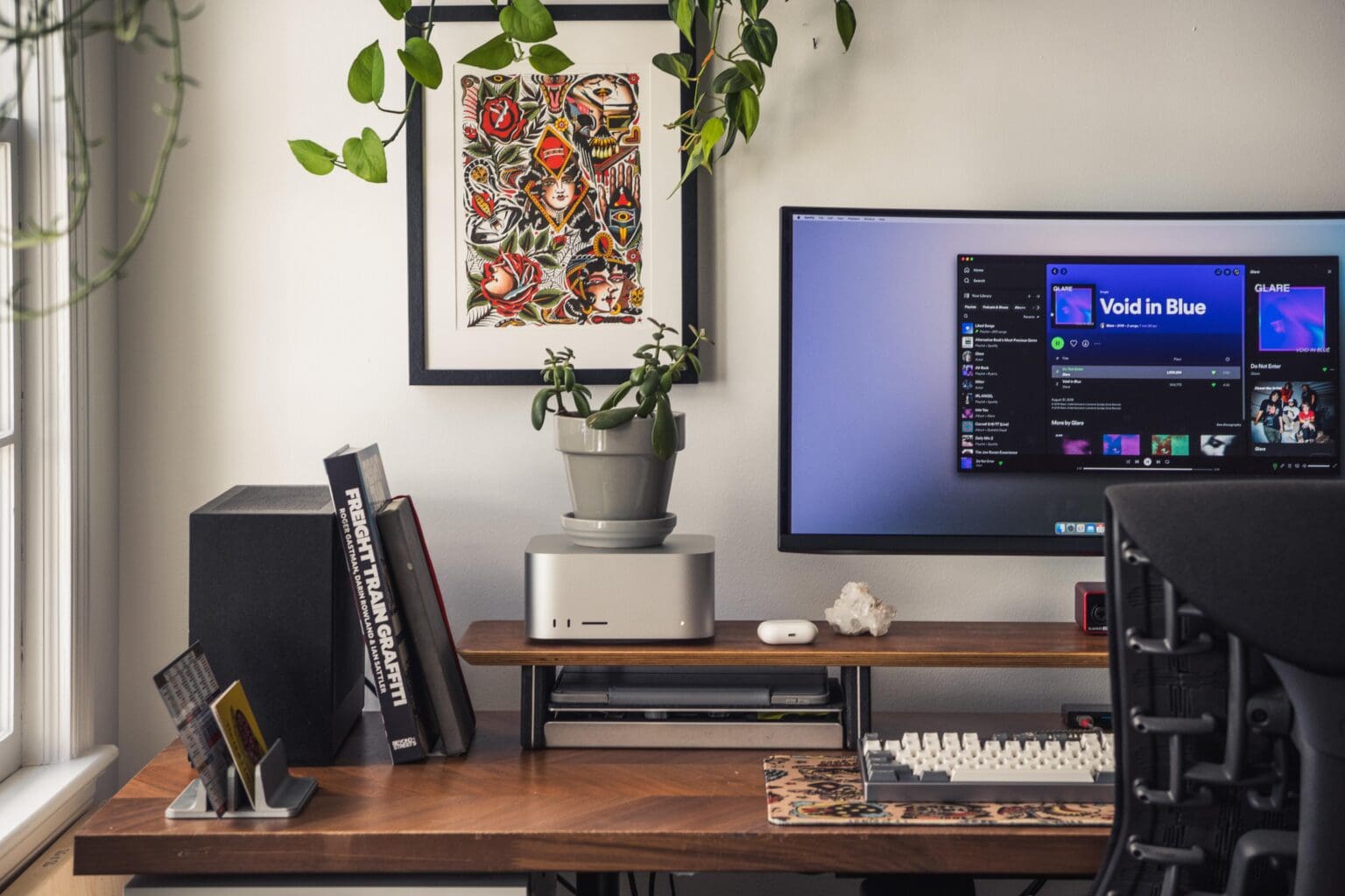 This nicely composed frame shows the M2 Mac Studio as a plant stand.