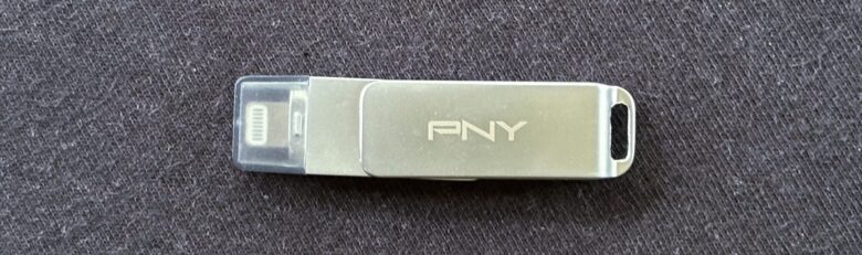 PNY Duo Link iOS USB 3.2 Dual Flash Drive when closed