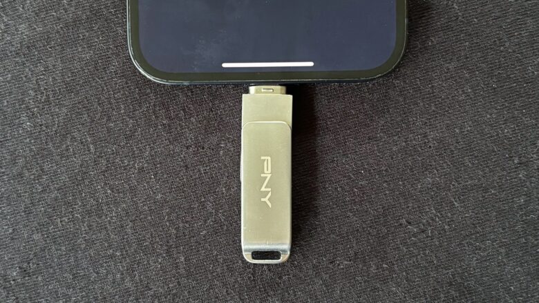 PNY Duo Link iOS USB 3.2 Dual Flash Drive with iPhone