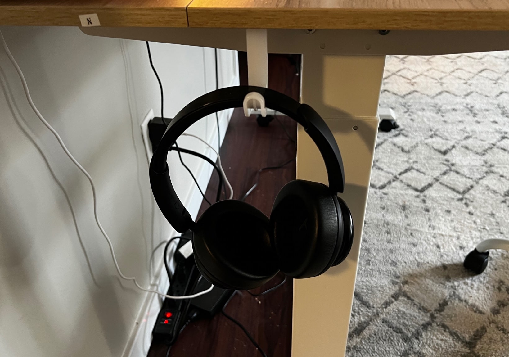 Fezibo All-in-One Standing Desk headphone hook