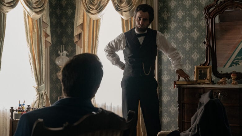 Hamish Linklater in Manhunt on Apple TV+